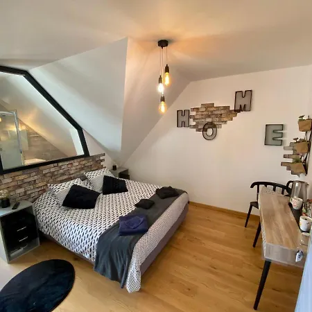 Chez Kate Et Lolo Oda ve Kahvaltı 3*