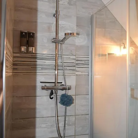 Chez Kate Et Lolo Oda ve Kahvaltı 3*