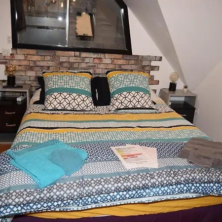 Chez Kate Et Lolo Oda ve Kahvaltı 3*